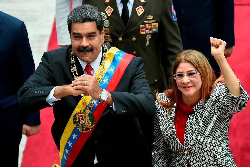 Venezuelas president Nicolás Maduro og konen Cilia Flores de Maduro. USA strammer nå til mot Maduros indre krets.