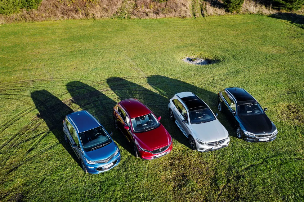DN biltest – vinnerne av hver klasse. Fra venstre: Opel Ampera-e, Mazda CX-5, Mercedes-Benz GLC 350e og BMW 520d xDrive Touring Foto: Gunnar Blöndal