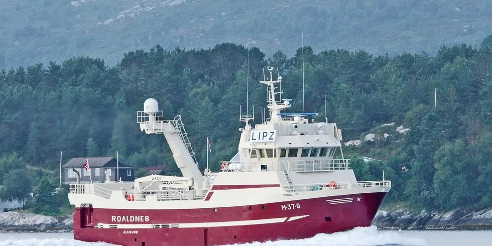 Nordic Whitefishs ene tråler "Roaldnes" på vei i Lerøyosen mot Bergen. Foto: Ole Erik Klokeide