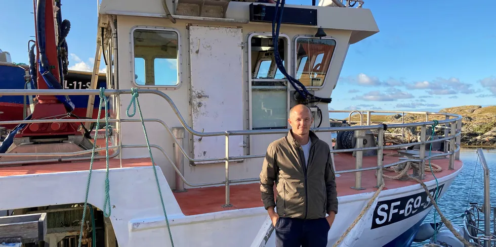 Skipper Andreas Gåsvær på kystfiskebåten «Barstein» fikk 50.100 kroner i gebyr for å ha feilberegnet fangst, etter at Fiskeridirektoratet mente det skyldes uaktsom handling.