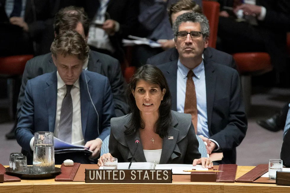 USAS FN-ambassadør Nikki Haley taler under et møte om situasjonen mellom Israelere og Palestinere. fredag 1. juni i FNs hovedkvarter. Foto: Mary Altaffer/(AP Photo/NTB Scanpix