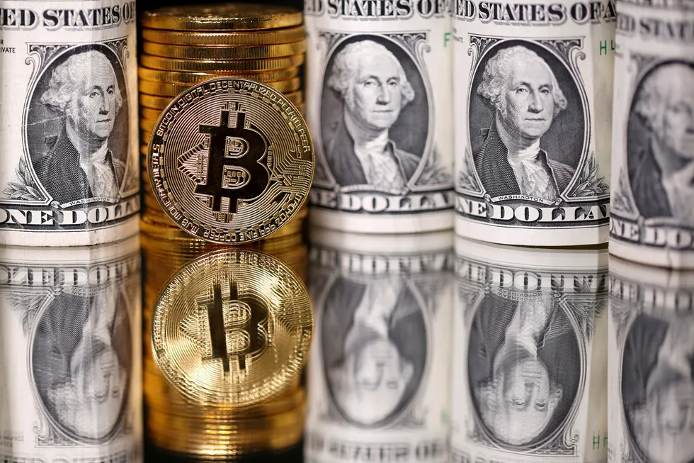 Bitcoin-kursen faller under 20.000 dollar for første gang siden desember 2020.
