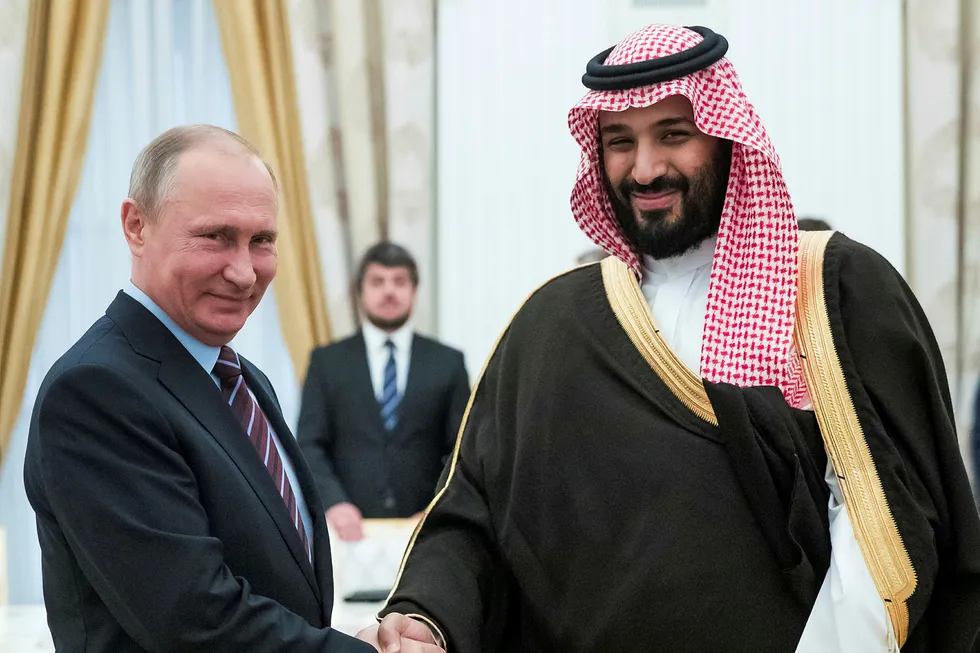 Den Opec-ledede avtalen om å redusere produksjonen har bidratt til å «stabilisere situasjonen i verdens hydrokarbonmarkeder», sa Russlands president Vladimir Putin på et møte i Moskva med Saudi-Arabias visekronprins Mohammed bin Salman 30. mai. Foto: REUTERS/Pavel Golovkin/Pool/NTB Scanpix