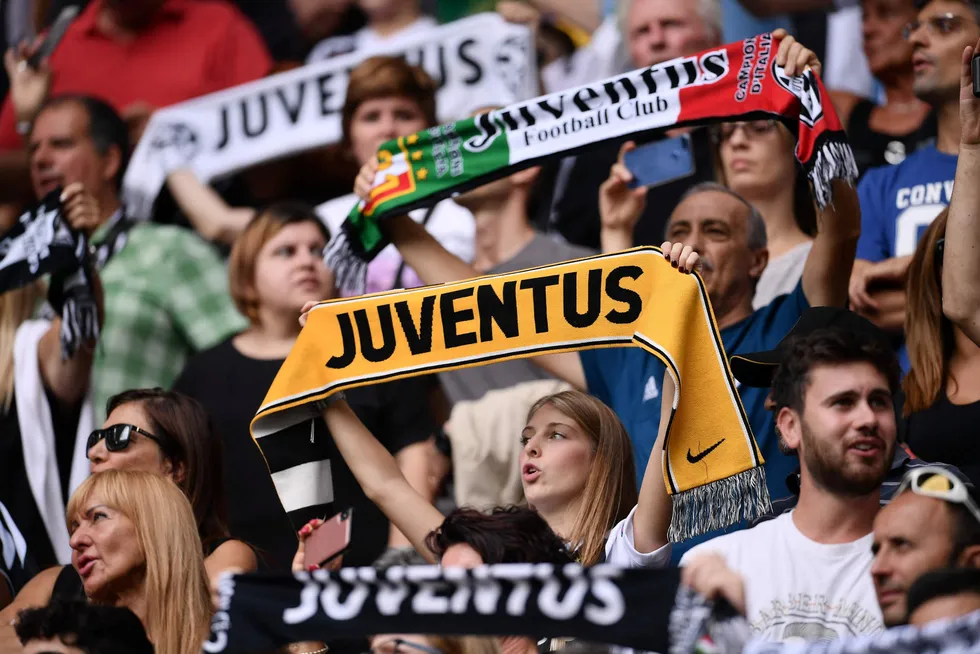 Italienske Juventus er blant de 12 klubbene som er blitt enige om å danne en egen europeisk «superliga» for de største og beste klubbene. Initiativet er blitt møtt med massiv motstand i fotballverden. Likevel steg Juventus-aksjen nesten 18 prosent på Milano-børsen mandag i etterkant av nyheten.