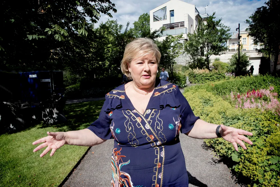 Statsminister Erna Solberg advarte torsdag mot å bruke for mye penger i de gode økonomiske tidene Norge er inne i.