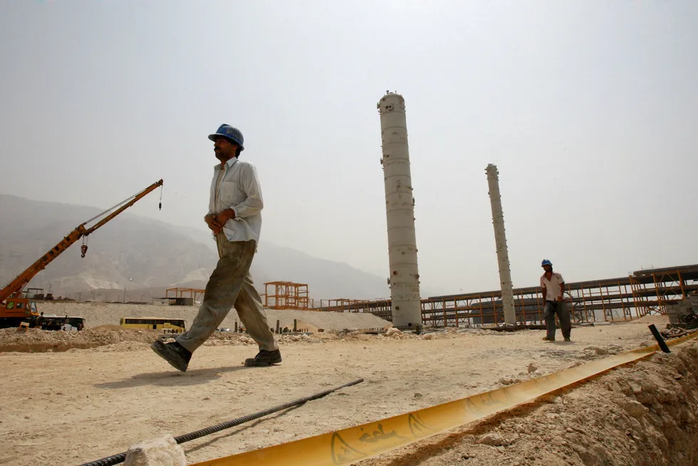 Arbeidere på et anleggsområde ved gassfeltet South Pars i Iran. Foto: AP/NTB scanpix Foto: Vahid Salemi