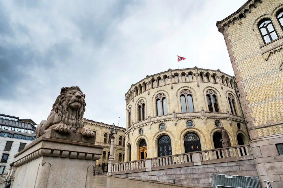 Når Stortinget velger at forvaltningen fortsatt skal utøves i Norges Bank, bør man påse at prinsippene om linjestyring og klarhet i ansvar videreføres, skriver Knut N. Kjær.