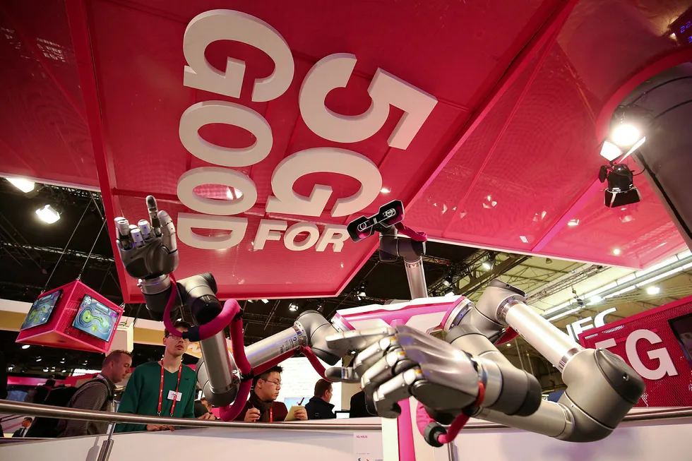 En robot på Deutsche Telekoms stand på Mobile World Congress i Barcelona. Foto: PAUL HANNA/Reuters