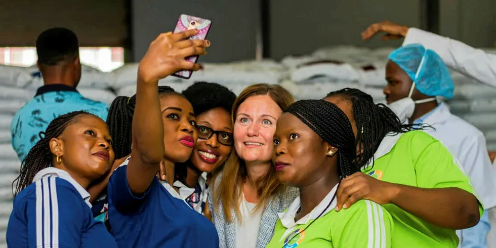 Konsernsjef Therese Log Bergjord og et team fra Skrettings organisasjon i Nigeria. Oktober 2018. Pressefoto