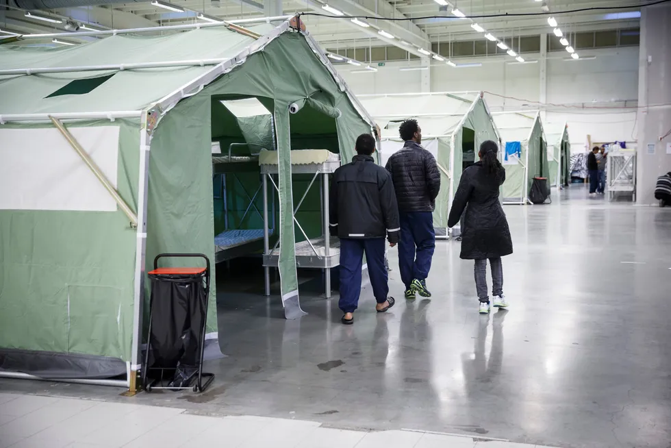 Asylkrisen i 2015 initierte en nasjonal og tverretatlig diskusjon om hvor mange asylmottak Norge bør ha på permanent basis og hva som er den beste og mest effektive måten å ta imot store mengder asylsøkere samtidig, skriver Birgitte Lange. Fra et ankomstmottak i Råde i Østfold i 2015.
