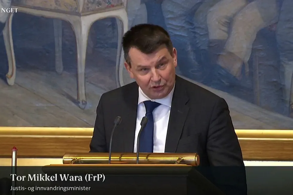 Tor Mikkel Wara talte på Stortinget omtrent samtidig som da samboeren ble pågrepet.