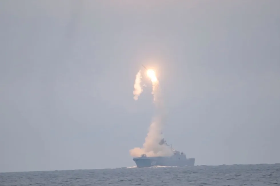 Russland testet i oktober det hypersoniske kryssermissilet Tsirkon. Det ble skutt ut fra Nordflåtens nye fregatt «Admiral Gorsjkov».