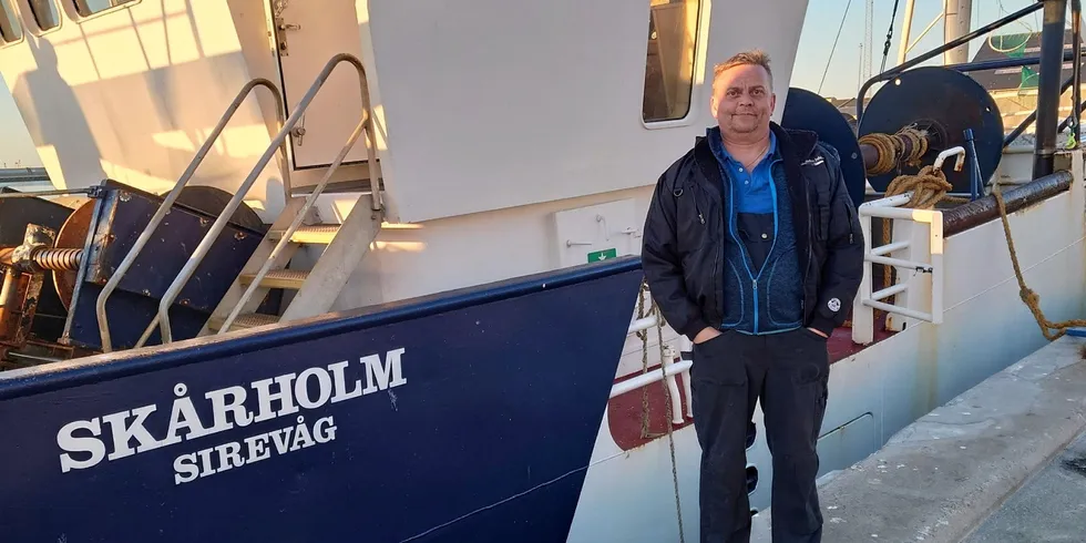 Jørgen Runehäll eier reketråler «Skårholm». Han sier nedgangen i rekekvoten rammer mannskap på reketrålerne.