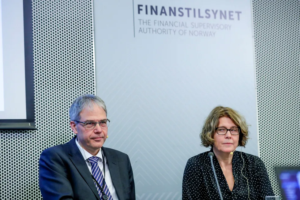Avdelingsdirektør Per Mathis Kongsrud og seksjonssjef Thea B. Kloster presenterer Finanstilsynets boliglånsundersøkelse for 2019.