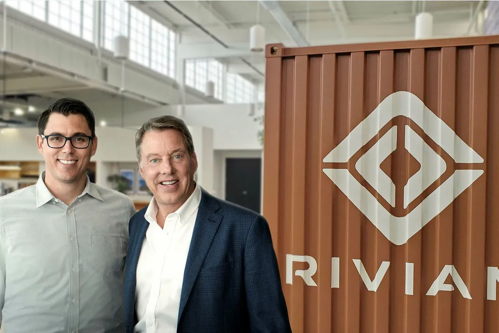 Fra venstre RJ Scaringe, som er grunnlegger og sjef for Rivian sammen med Bill Ford i Ford.