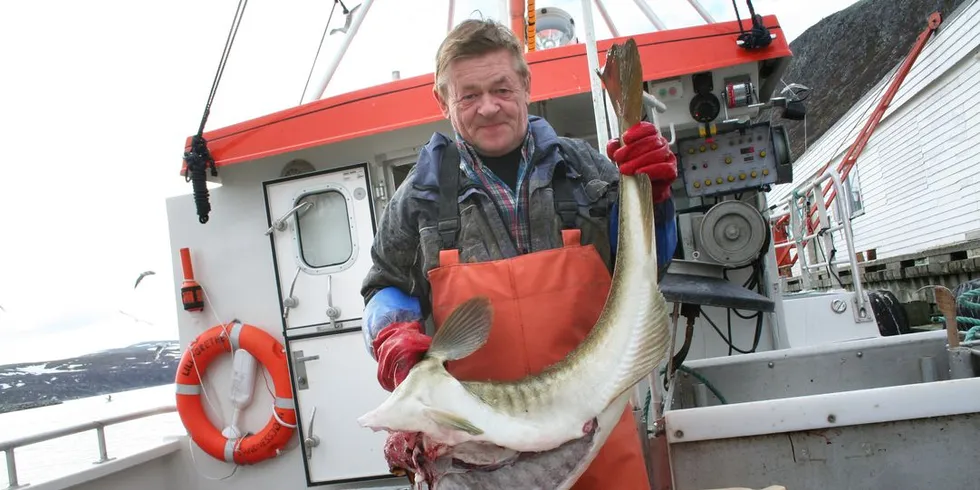 Oddvar Haugen med et prakteksemplar av en torsk. Ill.foto: Bjørn Tore Forberg.