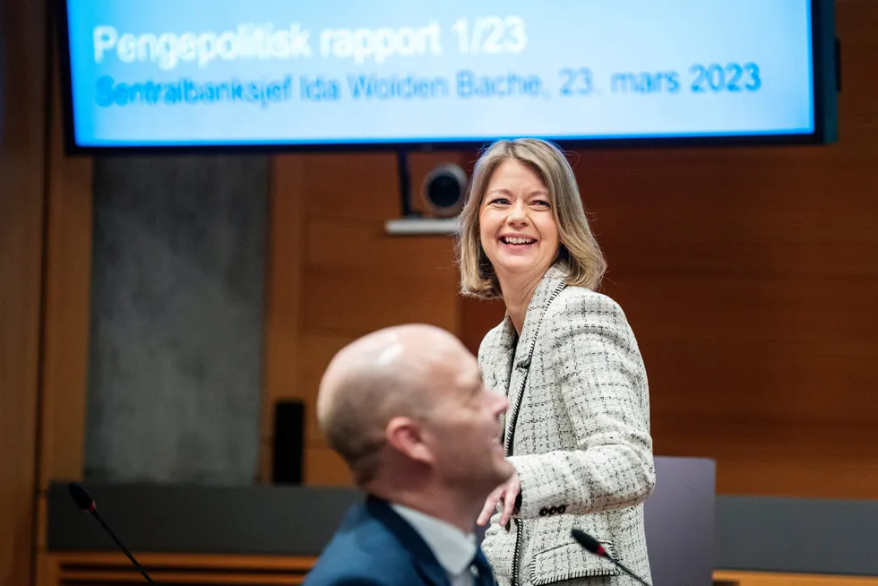 Sentralbanksjef Ida Wolden Bache fikk mange spørsmål om markedsuroen som følge av bank-dramatikken de siste ukene, da hun la frem Norges Banks siste rentebeslutning torsdag.