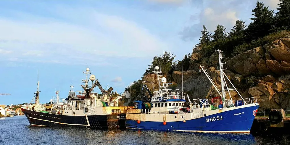 HOLDT TILBAKE: Både «Emilie H» i forgrunn og «Sea Hunter» ble holdt tilbake i Skudesnes på grunn av mangler.Foto: Privat