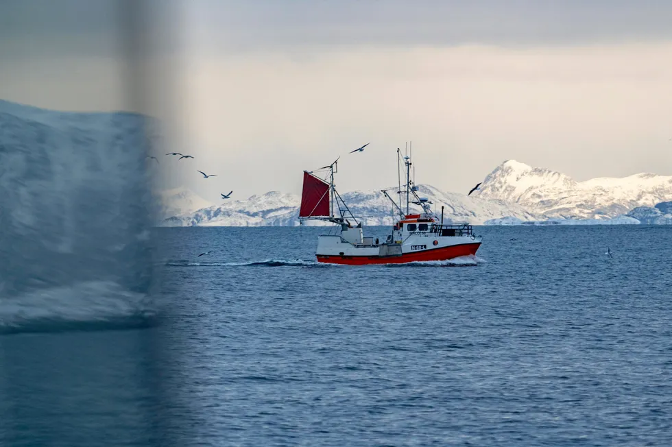 Sjarken «Fangst» fotografert utenfor Sleneset på Helgeland.