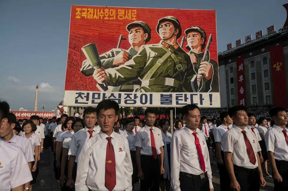 Nord-Koreas leder Kim Jong-un ble oppfattet som langt mer forsonende overfor Sør-Korea i nyttårstalen han holdt enn han har vært tidligere. Han truet USA. President Donald Trump har slått tilbake med samme mynt. Foto: Kim Won-jin/AFP/NTB Scanpix