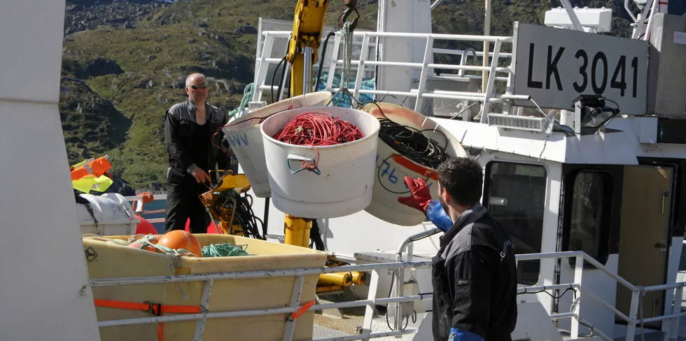 Prisen på blåkveita har gått litt opp fra førsteperiode. - Konkurransen er hard, sier fiskekjøper Ole Olsen. Her er lofotbåten «Eggumsværing» fotografert under blåkveitesesongen i fjor.