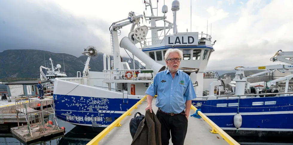 Tidligere departementstopp, Johan Williams, mener det vil være selvskading om Norge innførte havneforbud også for russiske fiskefartøy.