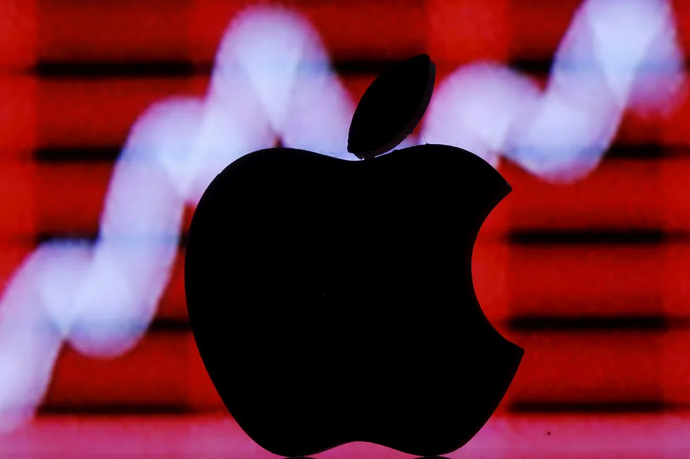 Apple satte en ny rekord på mandag etter at aksjekursen steg med over to prosent til 146,58 dollar. Dette gjør at Apple er verdt 768,3 milliarder dollar. Foto: Dado Ruvic/Reuters
