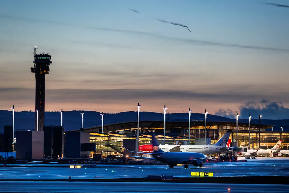 Flygelederne på Oslo lufthavn har lite å gjøre. Nå blir ti ansatte permittert.
