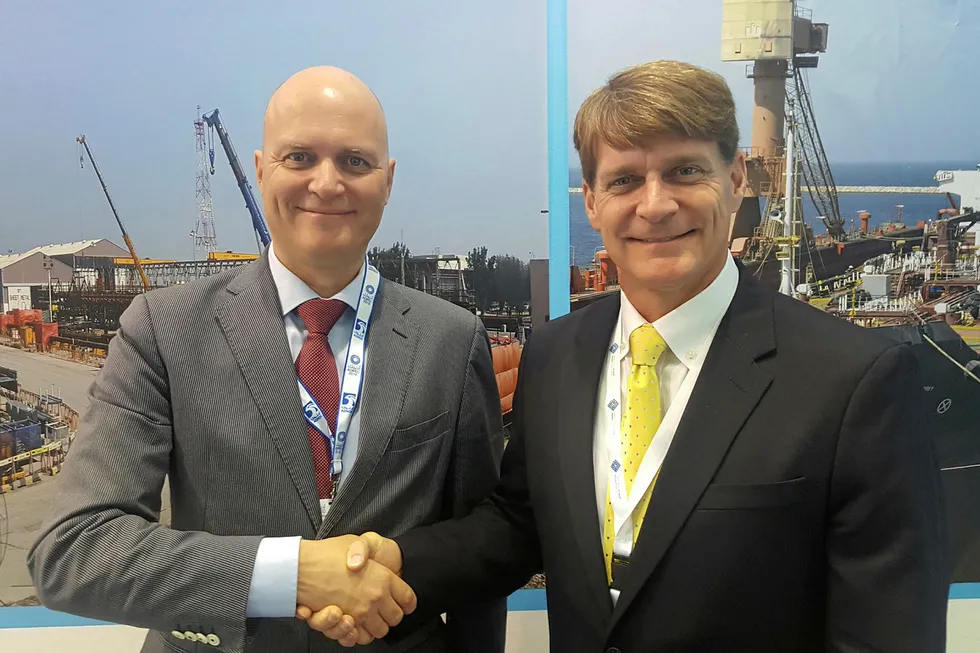Memorandum: Ron MacInnes (right), president, Keppel LeTourneau and Sikke Jan Wynia (left), General Manager, Dammam Shipyard