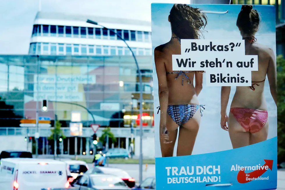 AfDs budskap om bikini fremfor burka vant gehør blant de russiskspråklige i Tyskland. Foto: Michael Sohn/AP/NTB Scanpix