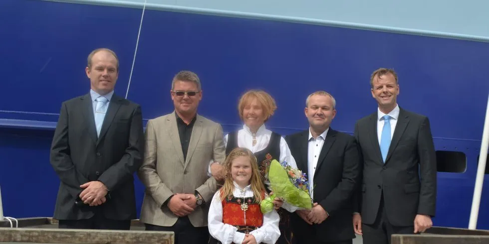BÅTDÅP: Gudmor Marit Stette (midten) stod for dåpen da "Gadus Poseidon" hadde dåpsfest i Ålesund fredag. Både rederi og verft er svært fornøyd med den første tråleren i en serie på tre trålere for Havfisk ASA.