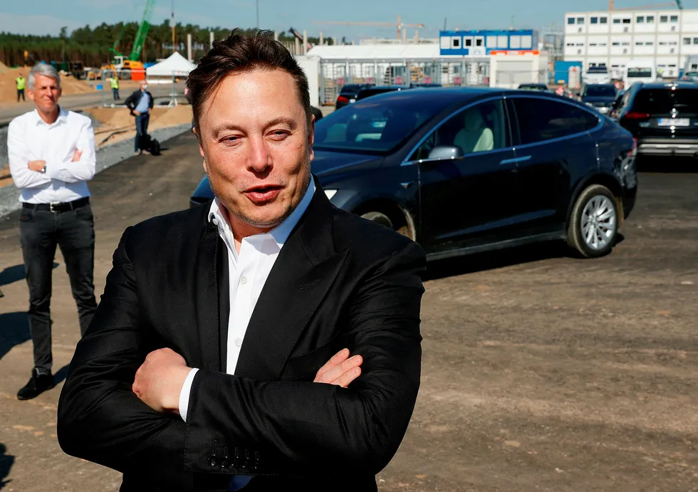 Tesla-sjef Elon Musk møtte pressen på byggeplassen for fabrikken i Tyskland i september.