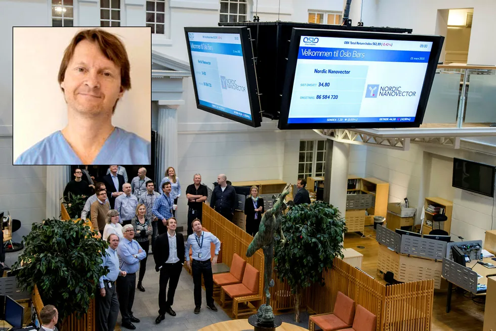 Øyelege Ole Martin Halvorsen (innfelt) har vært investert i bioteknologiselskapet Nordic Nanovector siden før børsnoteringen i 2015. Avbildet er selskapets børsnoteringsseremoni. Foto: Audun Braastad/NTB Scanpix