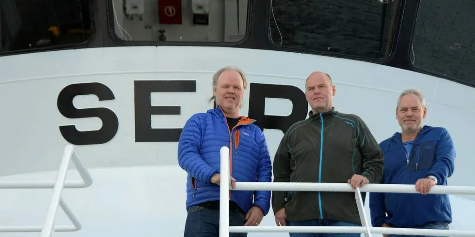 BRØDRENE: Tre brødre, Jostein, Fred Ove og Stian Michal Urkedal, i det snart 100 år gamle linebåtrederiet som har fått bygd «Seir», det fjerde nybygget i familierederiets historie.Foto: Einar Lindbæk