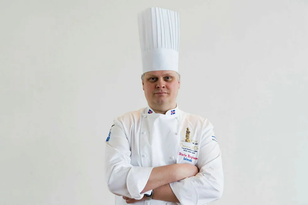 Sturla Birgisson var blant de 14 kokkene som trakk seg fra det islandske kokkelandslaget. Så ble sponsoravtalen med oppdrettsselskapet Arnarlax terminert.