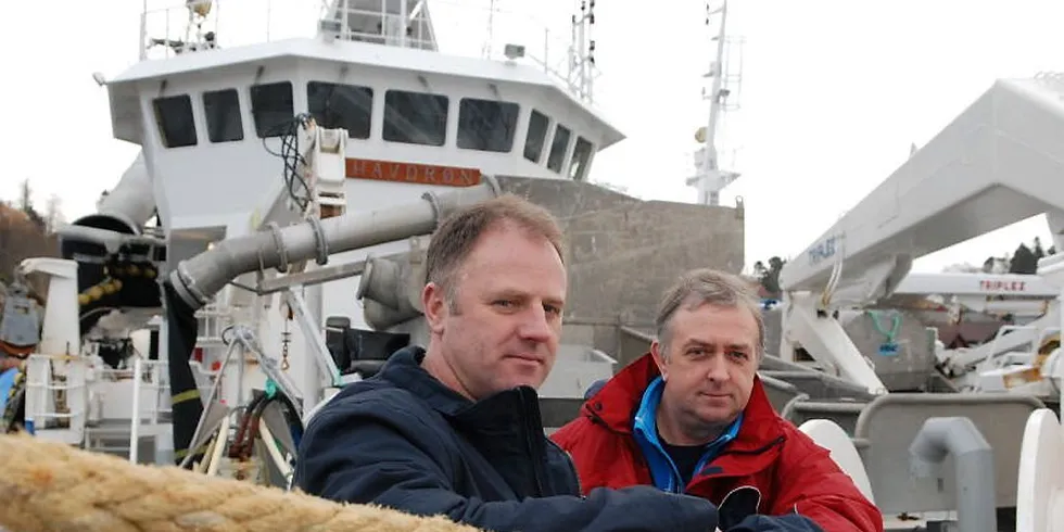 Bergensbåten "Havdrøn". Her rederne Kristian (t.v) og Bjarte Sandtorv. Arkivfoto: Ole Erik Klokeide.