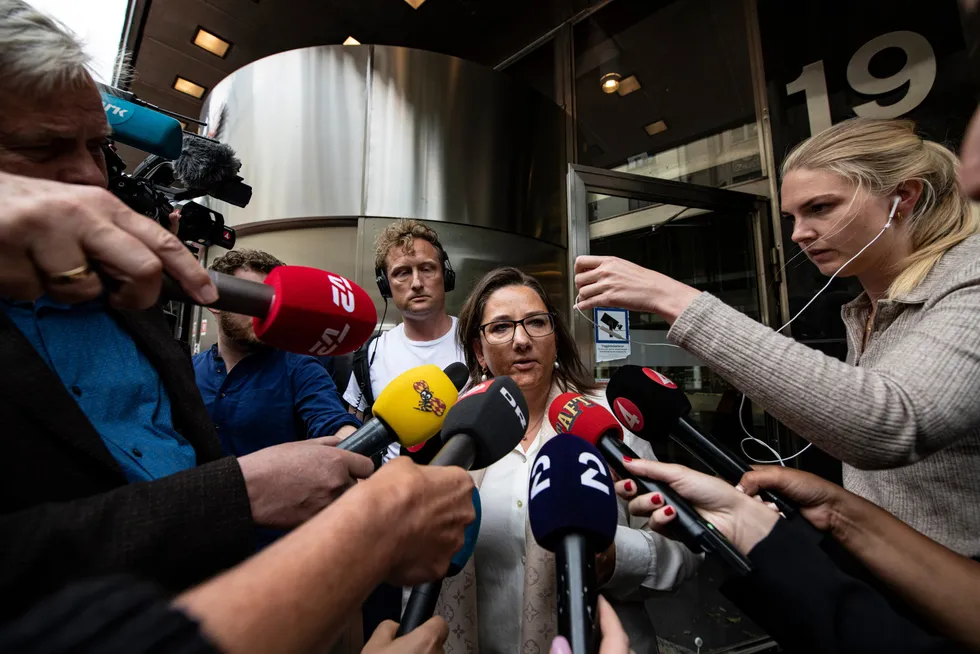 SAS' forhandlingsleder Marianne Hernæs møtte mediene lørdag formiddag foran Næringslivets hus på Östermalm i Stockholm.