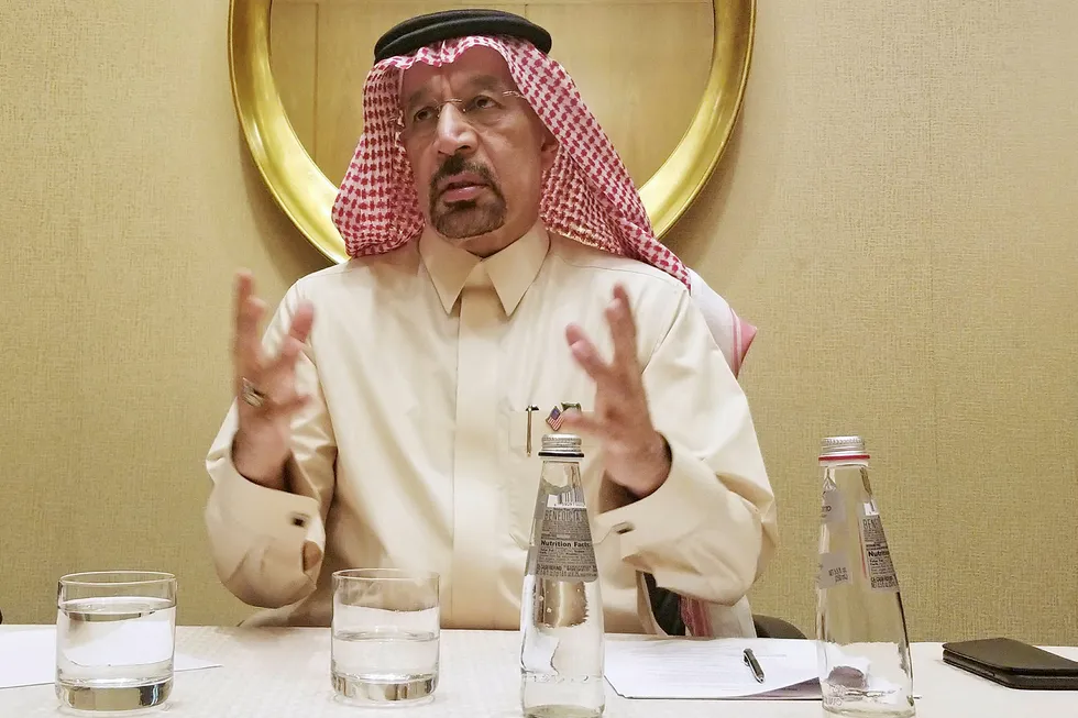 Saudi-Arabias energiminister Khalid Falih sier at det diskuteres en mulig nedskalering av produksjonskuttene som har bidratt sterkt til å løfte oljeprisen. Foto: Valerie Volcovici/Reuters/NTB Scanpix