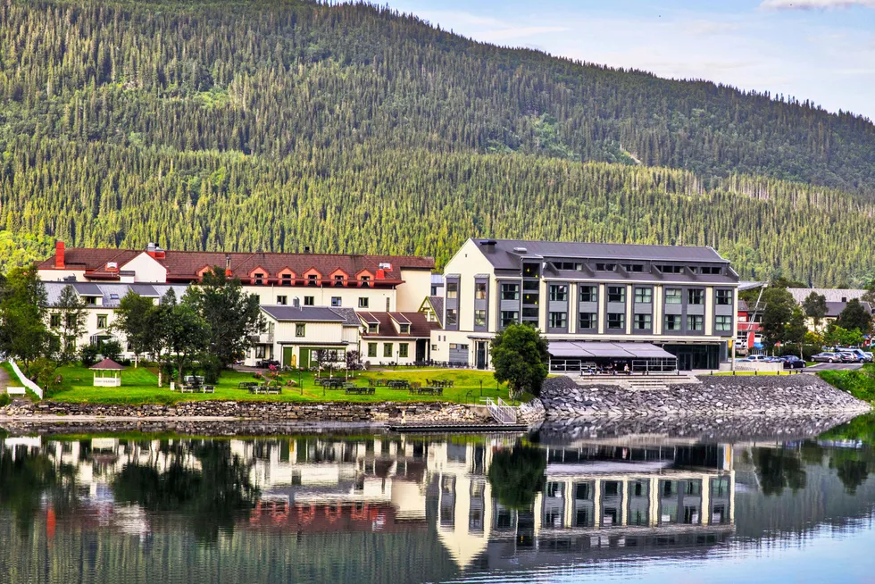 I snart 230 år har det vært hotelldrift her i strandkanten i Mosjøen. Nå er Fru Haugans Hotel solgt.