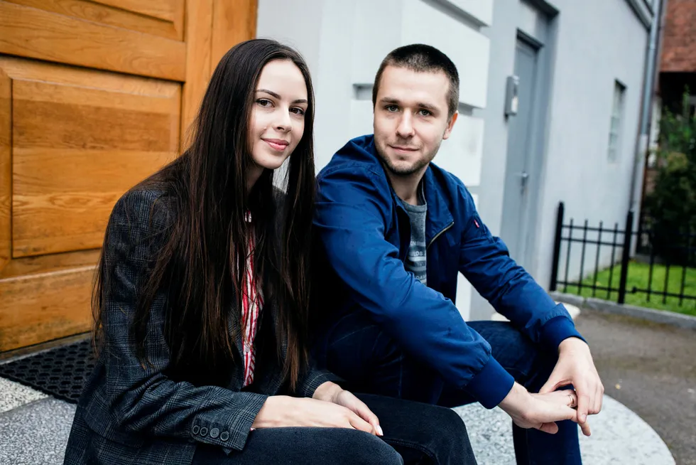 Igor Orlov og kona Anastacia Orlova er forberedt på at boliglånet blir dyrere å håndtere fremover. Foto: Sebastian S. Bjerkvik