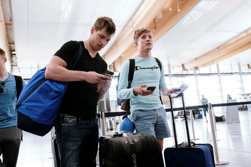 Magnus Pedersen (til venstre) og Eric Matthews er på vei til San Francisco med Norwegian, når dollarkursen er på sitt høyeste på over tre år.
