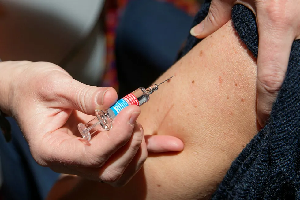 Den kommende influensasesongen skal bekjempes med en kraftigere vaksine rettet mot den eldre delen av befolkningen.