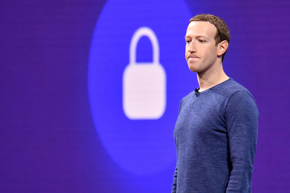Meta-sjef Mark Zuckerberg taper markedsandeler til Tiktok og svarer med å kopiere appens suksessoppskrift. Det betyr flere virale reels i Facebook og Instagram-feeden din.