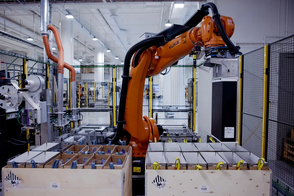 Snart er det bare robotene som jobber i industriproduksjonen, skriver artikkelforfatteren.