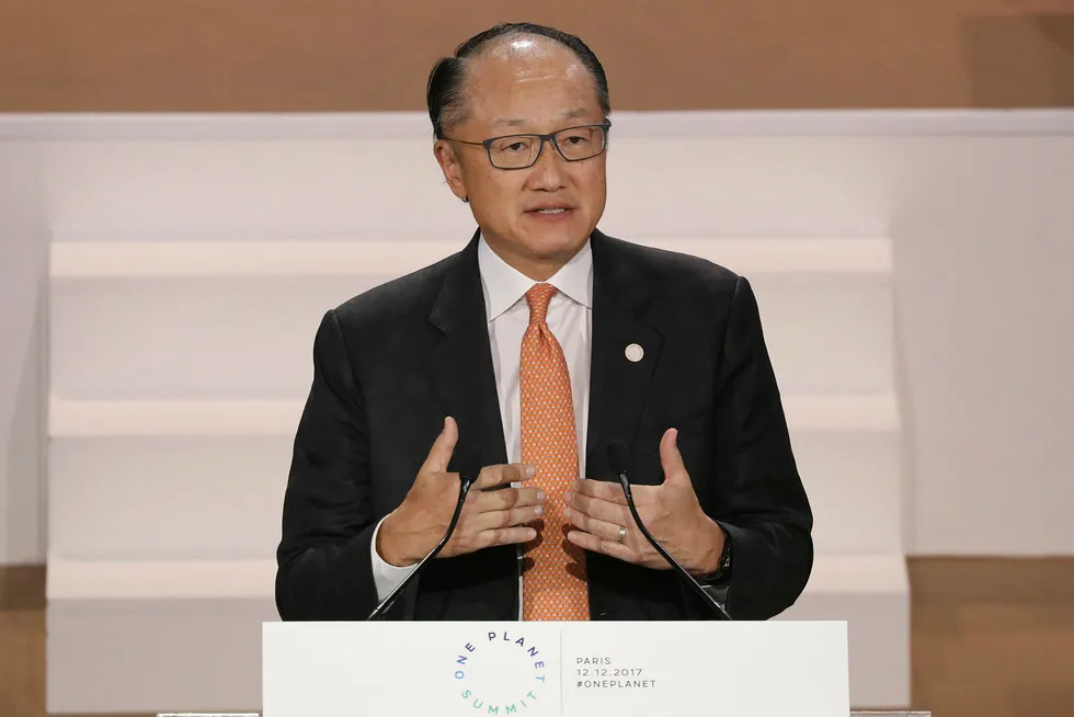Verdensbankens president Jim Yong Kim oppfordrer alle land til å investere i områder som utdanning og infrastruktur. Foto: Ludovic Marin/AFP photo/NTB scanpix