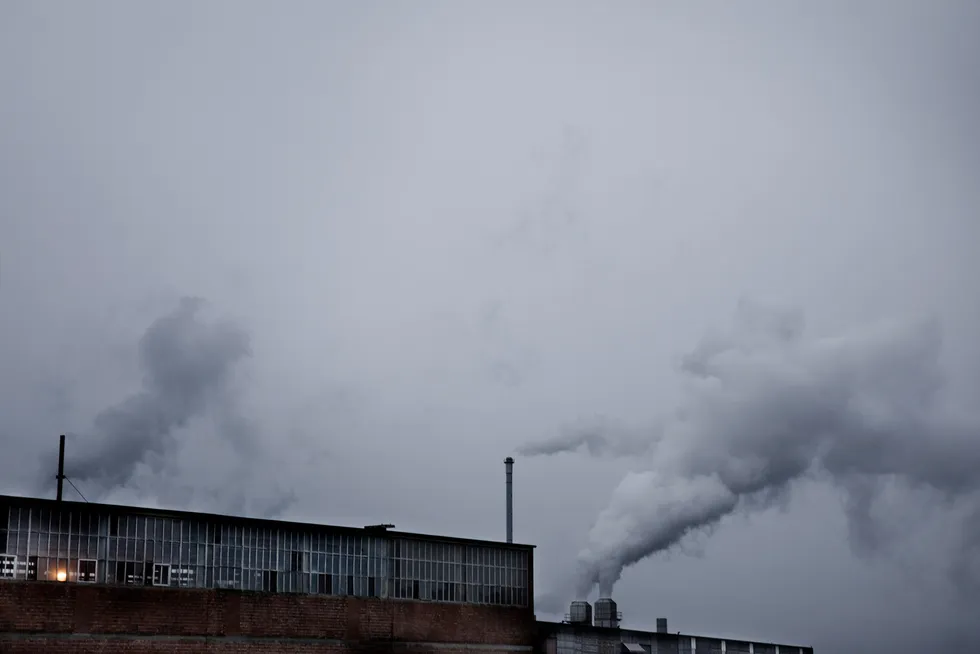 Industrien og regjeringen er blitt enig om en fornyet CO2-kompensasjon. Bildet viser Borregaard fabrikker.