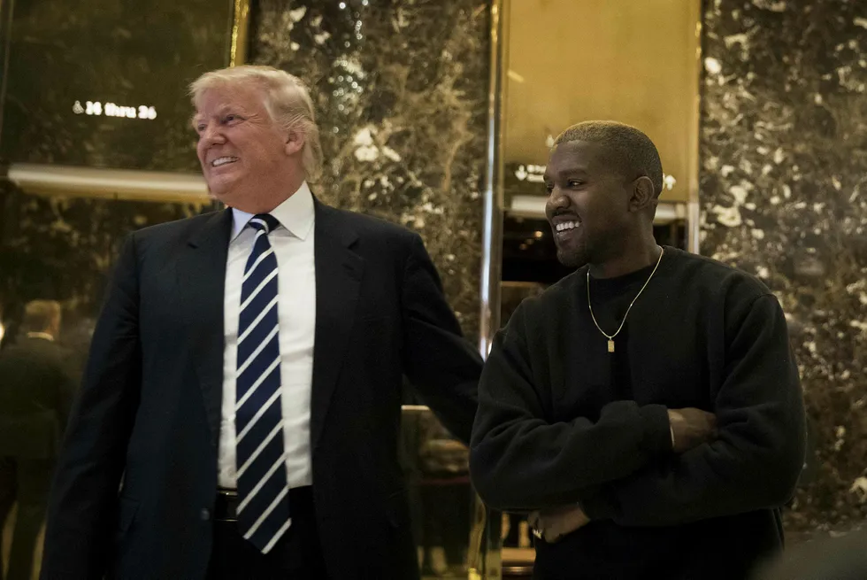 USAs påtroppende president Donald J. Trump og artisten Kanye West i Trump Tower tirsdag. Foto: Drew Angerer / AFP / NTB Scanpix