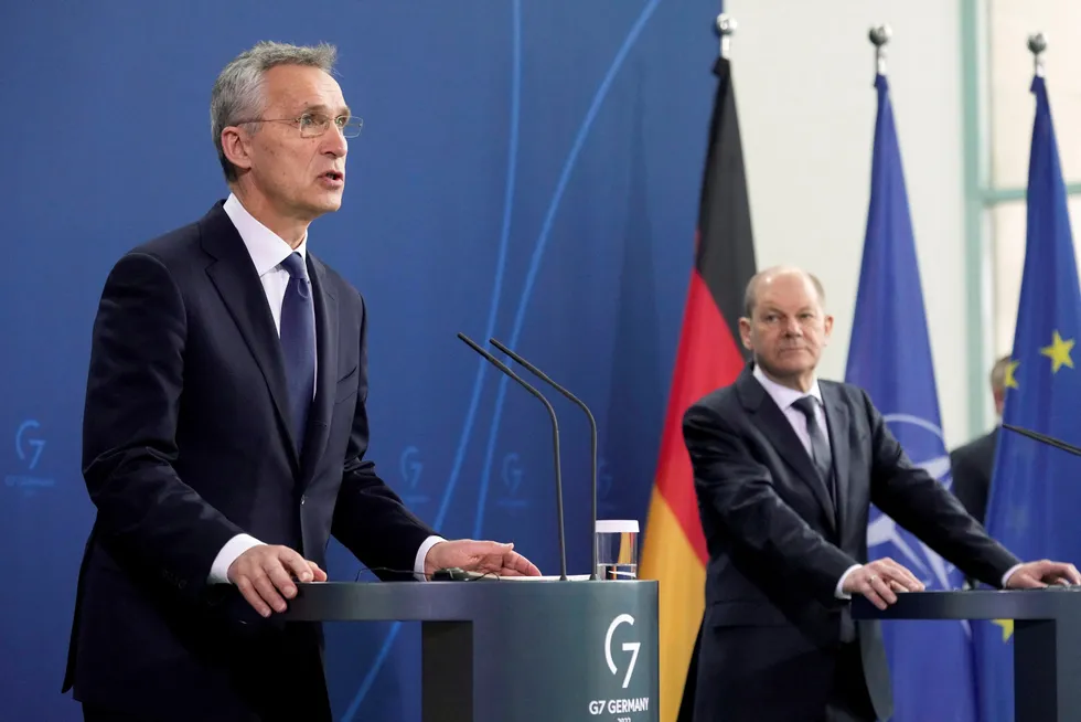 Jens Stoltenberg har støtte fra Tysklands kansler Olaf Scholz om å fortsette som generalsekretær i Nato.
