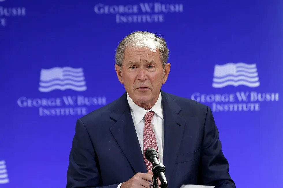 Tidligere president George W. Bush mener USA går i gal retning under president Donald Trump. Foto: Seth Wenig/NTB Scanpix