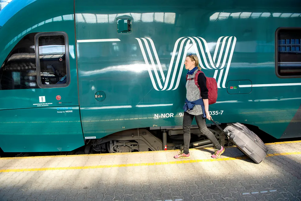 VY kjører foreløpig togene på Østlandet. Det kan de fortsatt gjøre, dersom venstresiden stopper planlagte anbud.